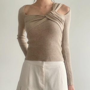 Twisted Asymmetric Off-Shoulder Long-Sleeved Knitted Top for Women to Wear with A Fashionable Slim T-Shirt